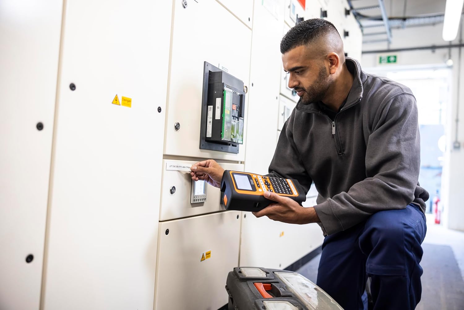 Brother PT-E560BTVP P-Touch Edge Handheld Industrial Label Printer with Bluetooth & Dual auto-Cutter (up to 24mm Labels)